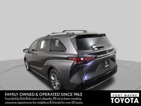 Used 2024 Toyota Sienna Limited AWD/4WD image 9