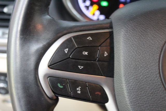 Used 2020 Jeep Grand Cherokee Limited AWD/4WD image 16