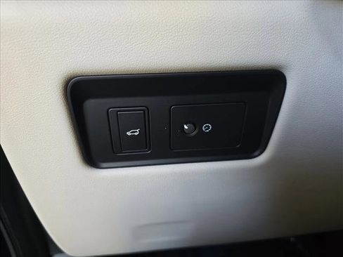 Certified 2025 Jaguar F-PACE R-Dynamic S image 26