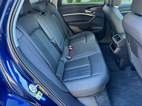 Used 2022 Audi e-tron Premium w/ Convenience Plus Package AWD/4WD image 29