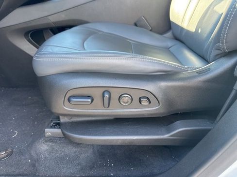 Used 2024 Buick Enclave Premium image 19