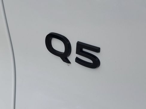 Used 2025 Audi Q5 Premium w/ Convenience Package AWD/4WD image 7