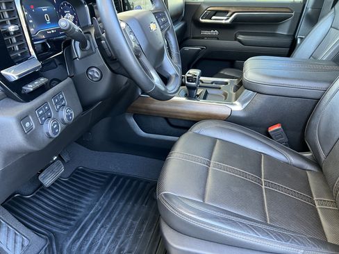 Used 2024 Chevrolet Silverado 1500 High Country w/ High Country Premium Package AWD/4WD image 15