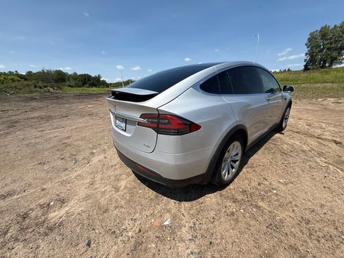 Used 2016 Tesla Model X 75D AWD/4WD image 15