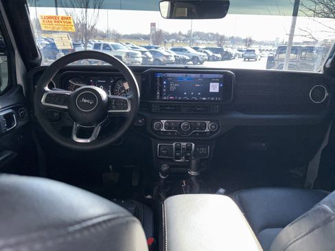 Used 2024 Jeep Wrangler Unlimited Sahara w/ Technology Group image 28