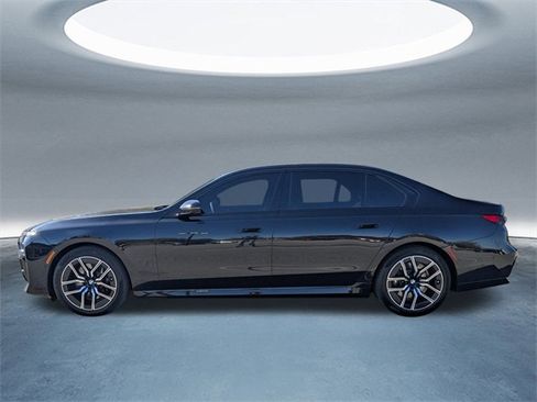 Used 2025 BMW 740i image 7