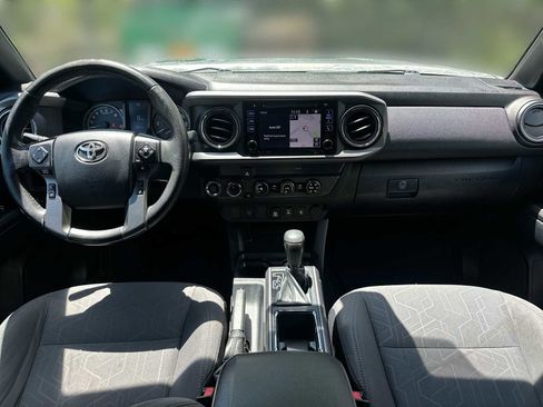 Used 2019 Toyota Tacoma TRD Off-Road AWD/4WD image 11