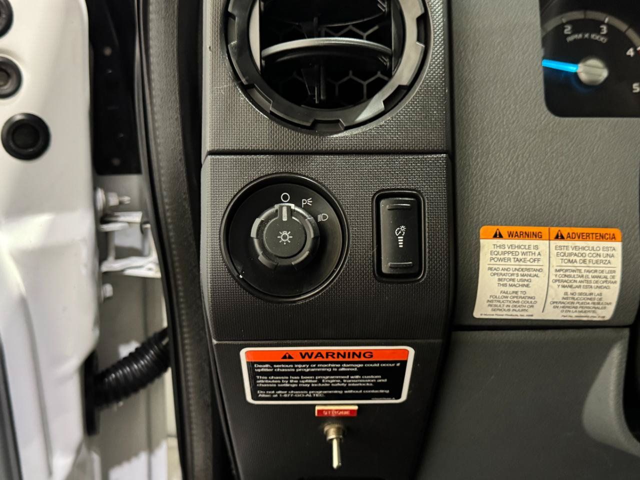 Used 2012 Ford F550 Luxury w/ Snow Plow Prep Pkg RWD image 15