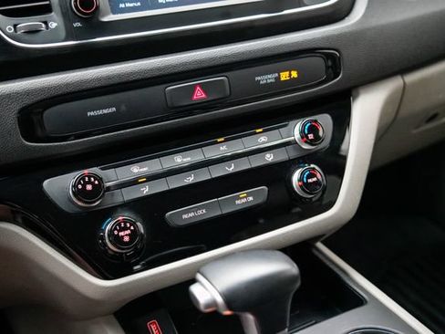 Used 2020 Kia Sedona EX FWD image 30
