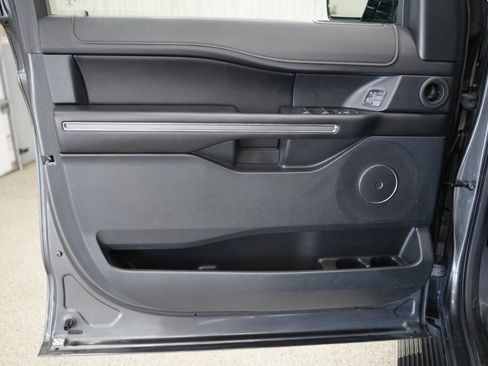 Used 2018 Ford Expedition XLT w/ Equipment Group 202A AWD/4WD image 26