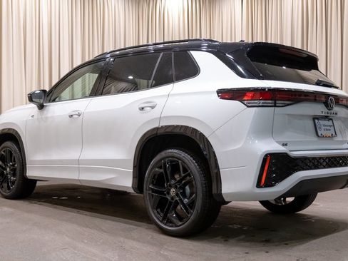 New 2026 Volkswagen Tiguan SE R-Line AWD/4WD image 5