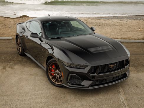 Used 2025 Ford Mustang GT Premium RWD image 3