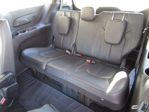 Used 2020 Chrysler Pacifica Touring-L Plus w/ S Appearance Package FWD image 12