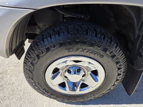 Used 2015 Toyota Tacoma PreRunner w/ SR5 Package image 9