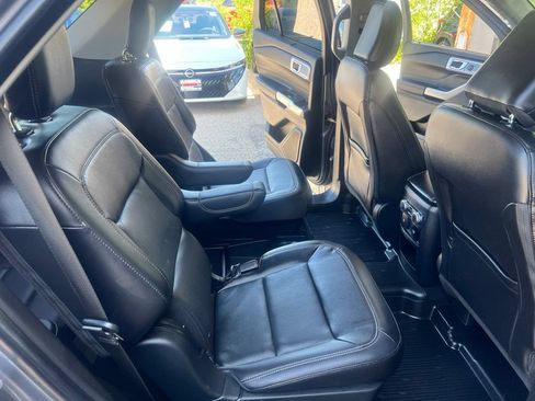 Used 2021 Ford Explorer Limited w/ Hybrid Equipment Group 310A AWD/4WD image 15
