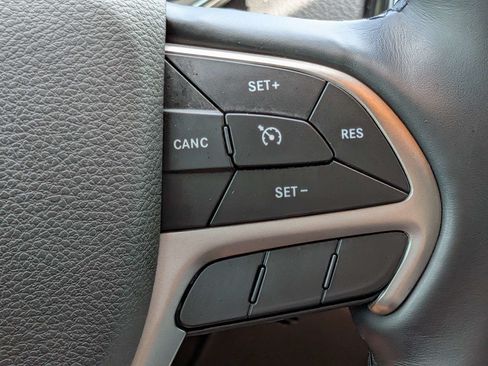 Used 2020 Jeep Grand Cherokee Altitude RWD image 34
