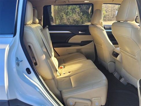 Used 2017 Toyota Highlander XLE image 15