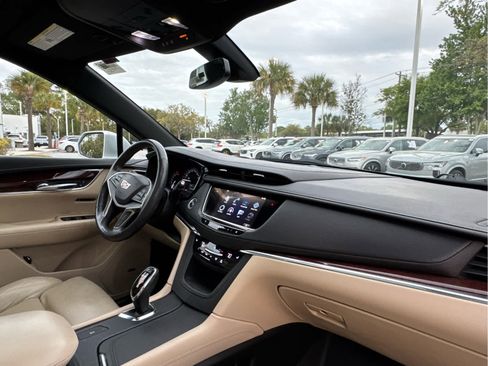 Used 2017 Cadillac XT5 Luxury image 24