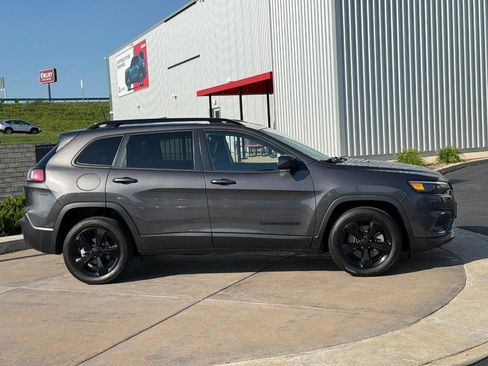 Used 2021 Jeep Cherokee Latitude Plus FWD image 2