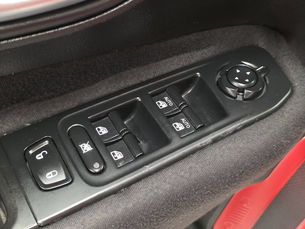 Used 2016 Jeep Renegade Trailhawk AWD/4WD image 24