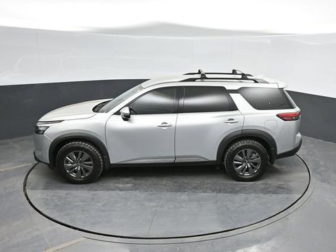 Used 2024 Nissan Pathfinder SV w/ Black Appearance Package image 43