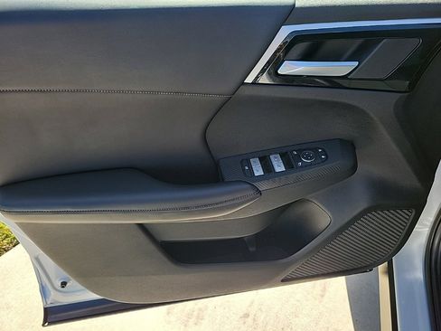 Used 2022 Mitsubishi Outlander SE image 14