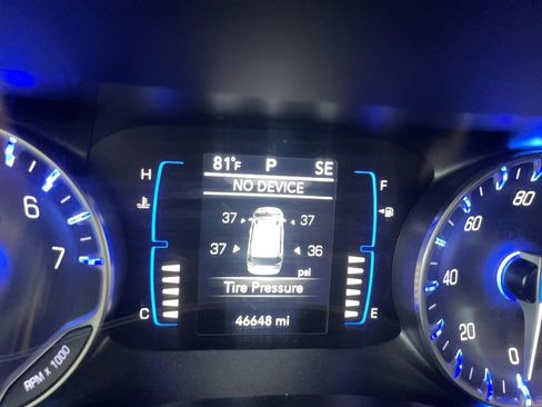 Used 2023 Chrysler Voyager LX FWD image 8