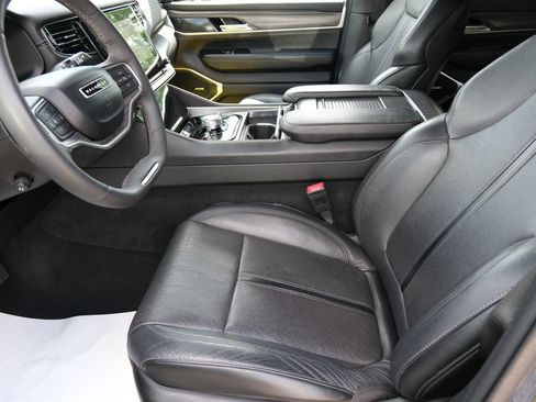 Used 2024 Jeep Wagoneer Series III AWD/4WD image 5