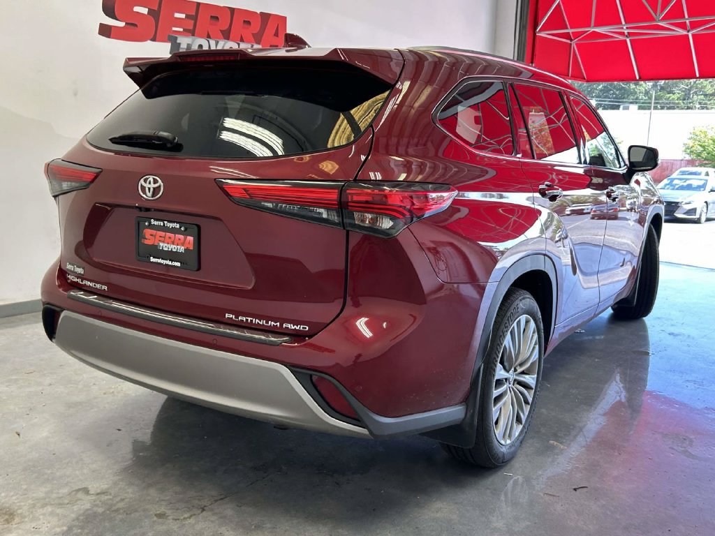 Used 2021 Toyota Highlander Platinum AWD/4WD image 3