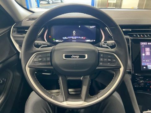 Used 2023 Jeep Grand Cherokee Laredo w/ Luxury Tech Group I AWD/4WD image 6