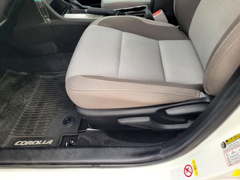 Used 2019 Toyota Corolla LE image 16