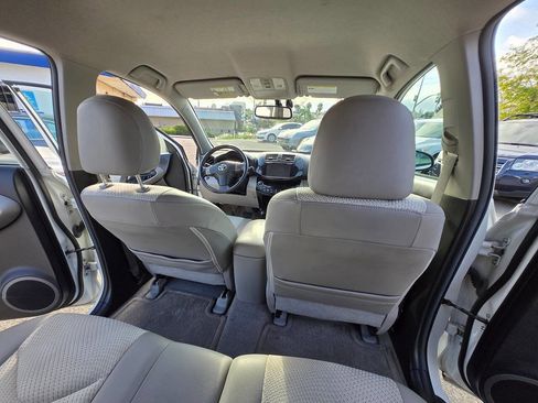 Used 2012 Toyota RAV4 EV image 30