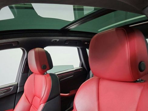 Used 2015 Porsche Macan Turbo image 23