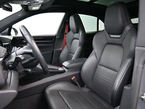 Certified 2025 Porsche Macan 4S Electric AWD/4WD image 5