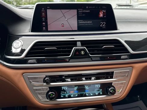 Used 2020 BMW 750i xDrive w/ Executive Package AWD/4WD image 15