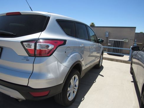 Used 2017 Ford Escape SE AWD/4WD image 3