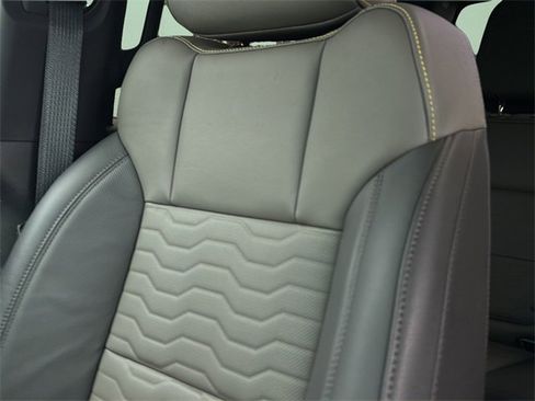 Used 2025 Chevrolet Silverado 1500 ZR2 w/ Technology Package image 46