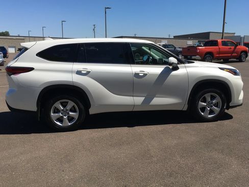 Used 2020 Toyota Highlander LE AWD/4WD image 7