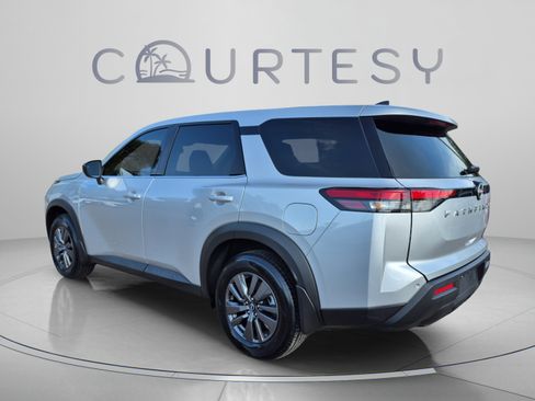 Certified 2025 Nissan Pathfinder S FWD image 5