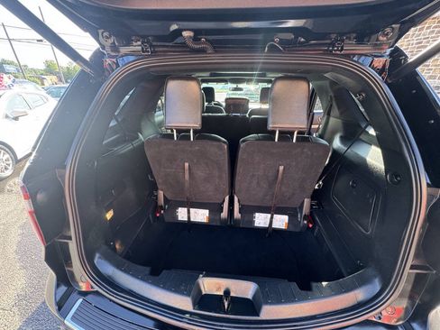 Used 2018 Ford Explorer XLT w/ Equipment Group 202A AWD/4WD image 27