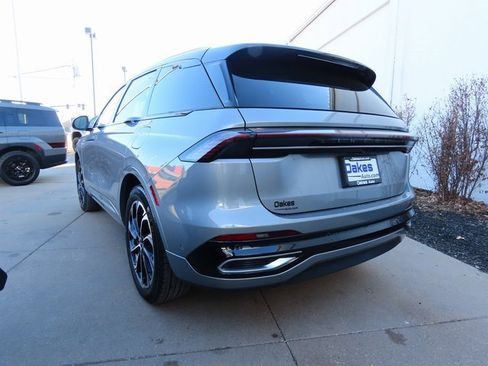 Used 2024 Lincoln Nautilus Reserve image 6