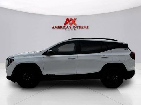 Used 2022 GMC Terrain SLE w/ Driver Convenience Package FWD image 2