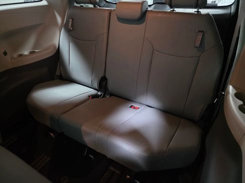 Used 2023 Toyota Sienna XLE AWD/4WD image 13