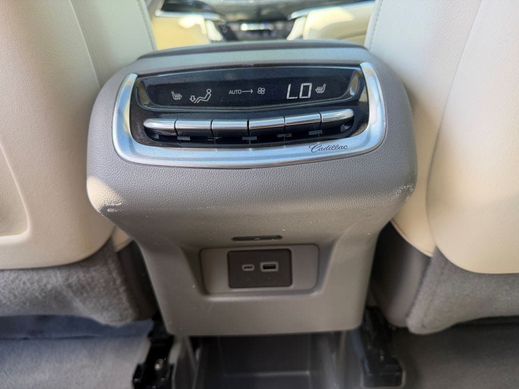 Used 2023 Cadillac XT6 Premium Luxury w/ Technology Package AWD/4WD image 34