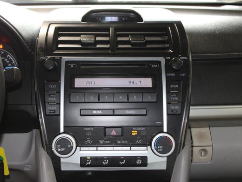 Used 2012 Toyota Camry FWD image 15