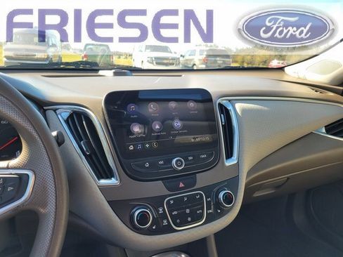 Used 2019 Chevrolet Malibu LT image 17