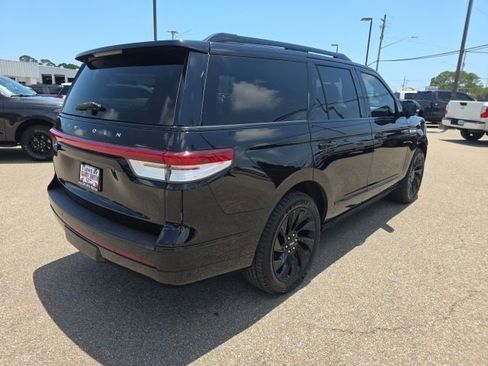 Used 2022 Lincoln Navigator Reserve AWD/4WD image 9