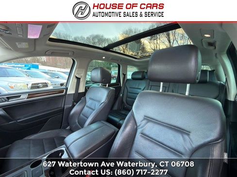 Used 2016 Volkswagen Touareg Sport image 21