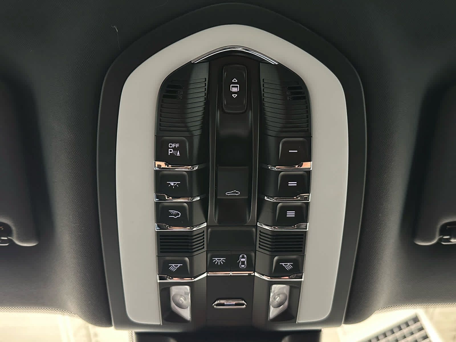 Used 2023 Porsche Macan S AWD/4WD image 38