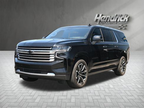 Used 2023 Chevrolet Suburban High Country w/ Premium Package image 7